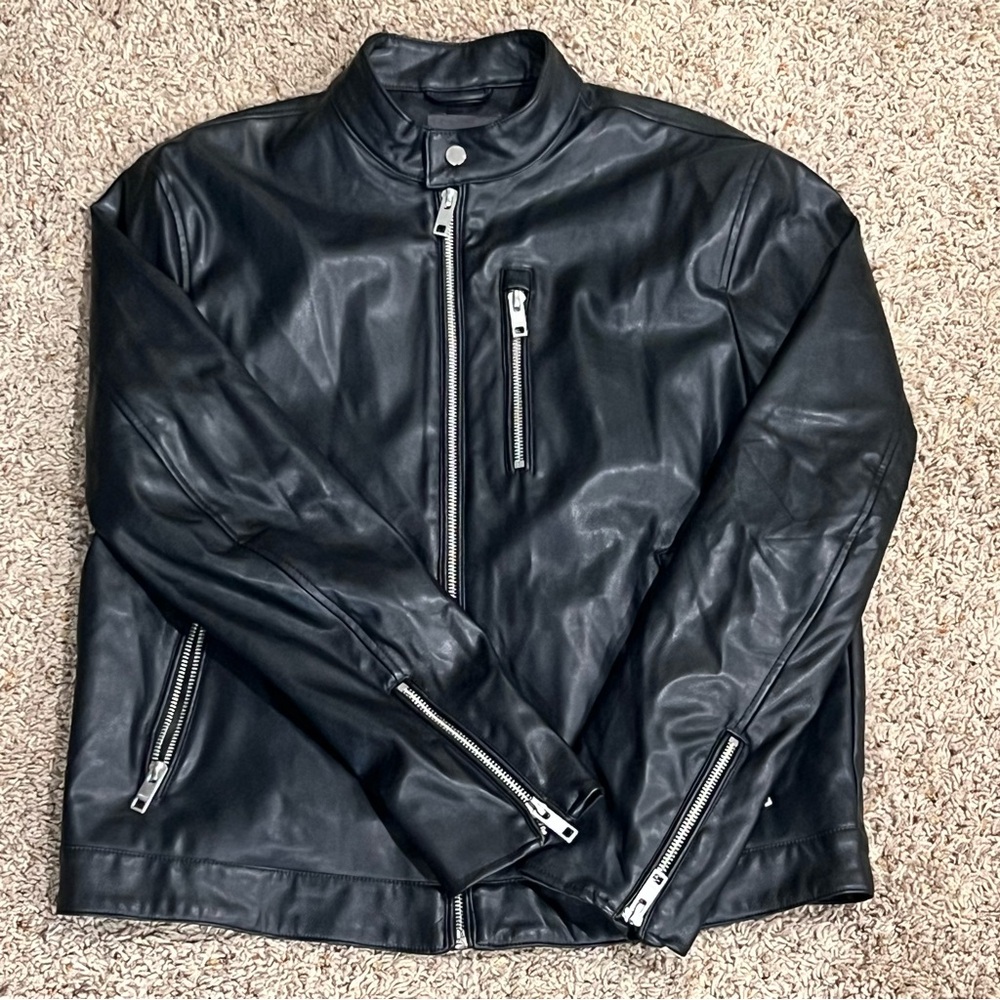 H&M Black Lightweight Shirt Jacket with Sleek Design